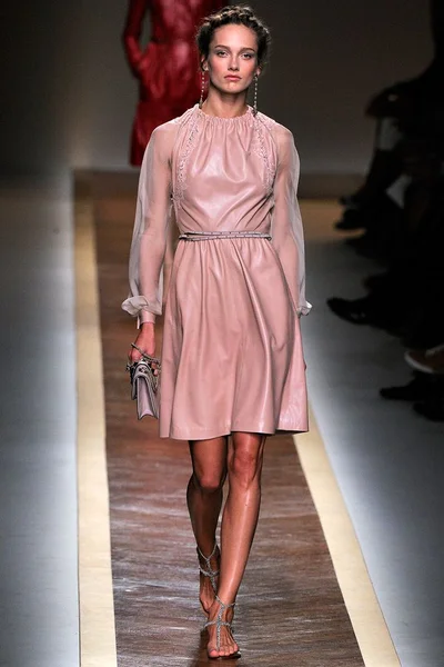 Look 10